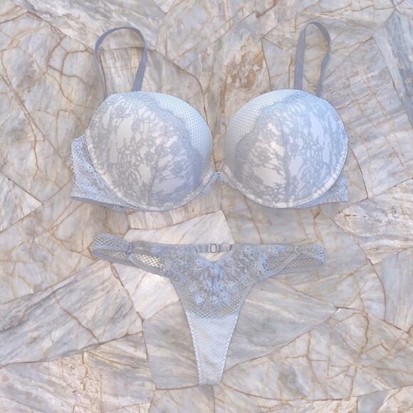 Like New Very Sexy Push Up Bra Lace Fishnet 32DDD+fishnet ring back thong